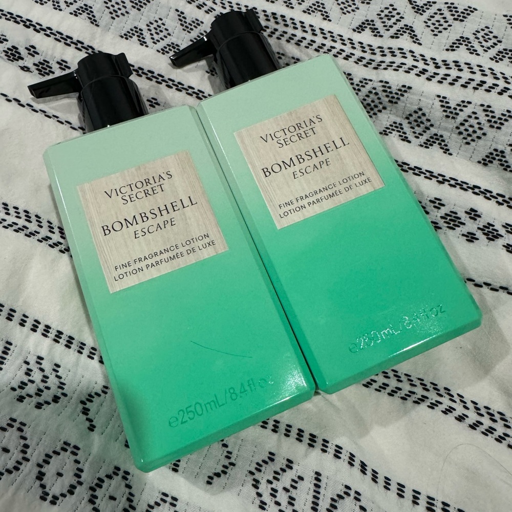 Victoria Secret- bombshell escape fine fragrance lotion